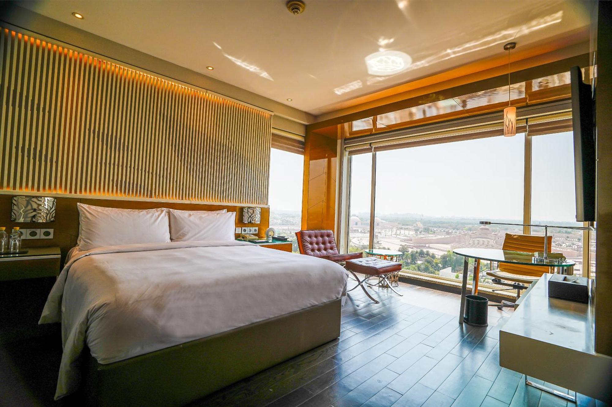 Renaissance Lucknow Hotel, Gomti Nagar Exterior photo